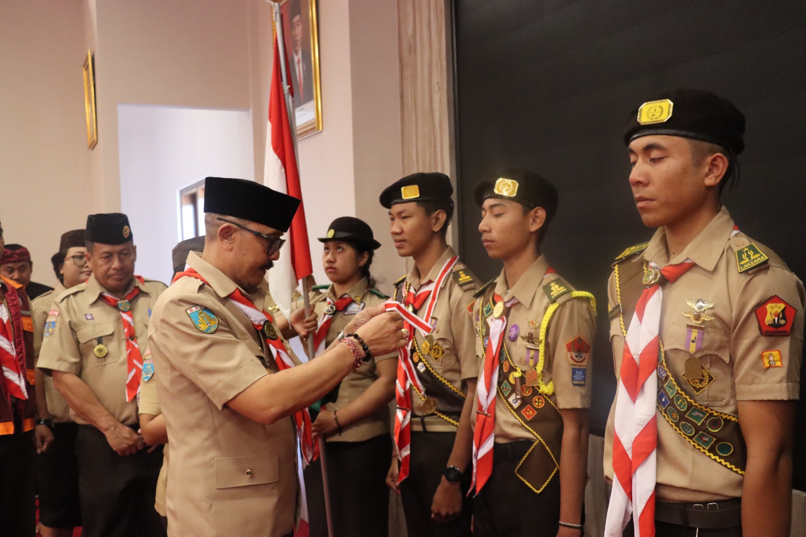 Wabup Diar Lantik Pramuka Garuda Penegak Sekaligus Melepas Peserta